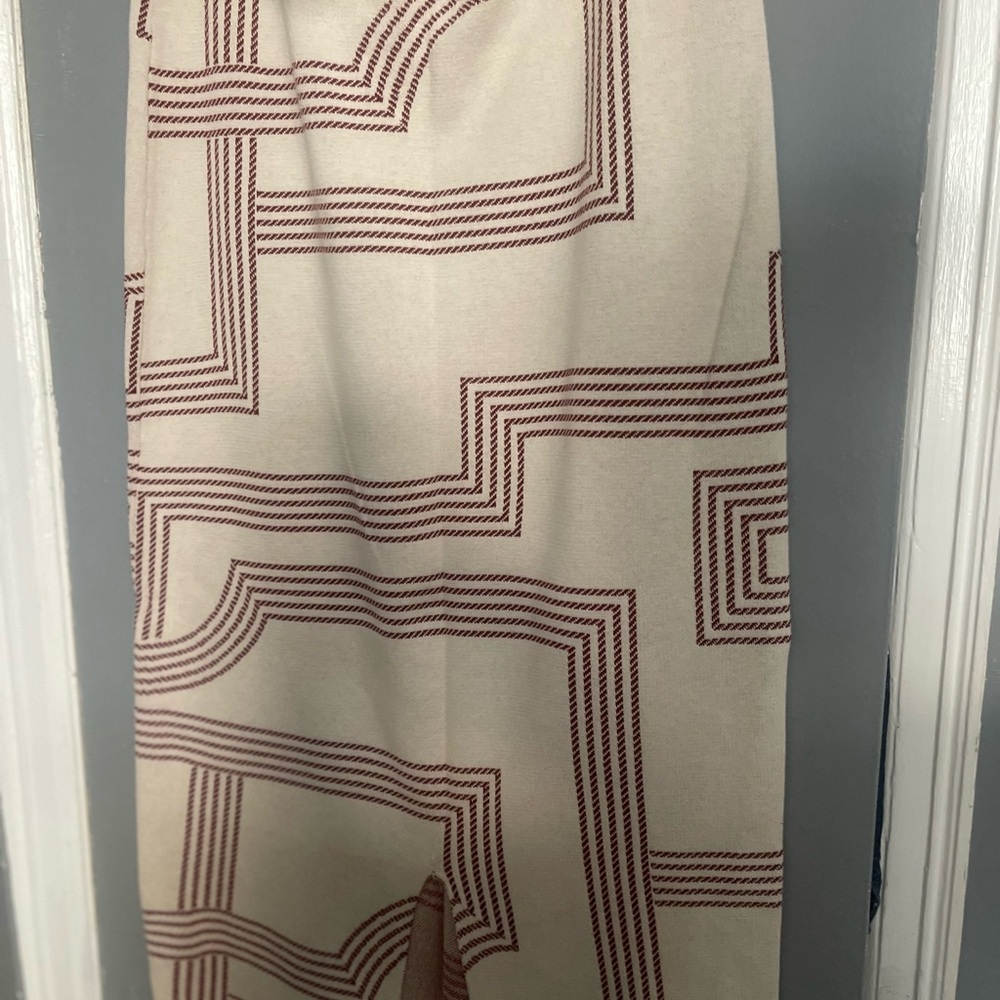 Striped Cranberry and White Sweater Set. - Picture 4 of 7